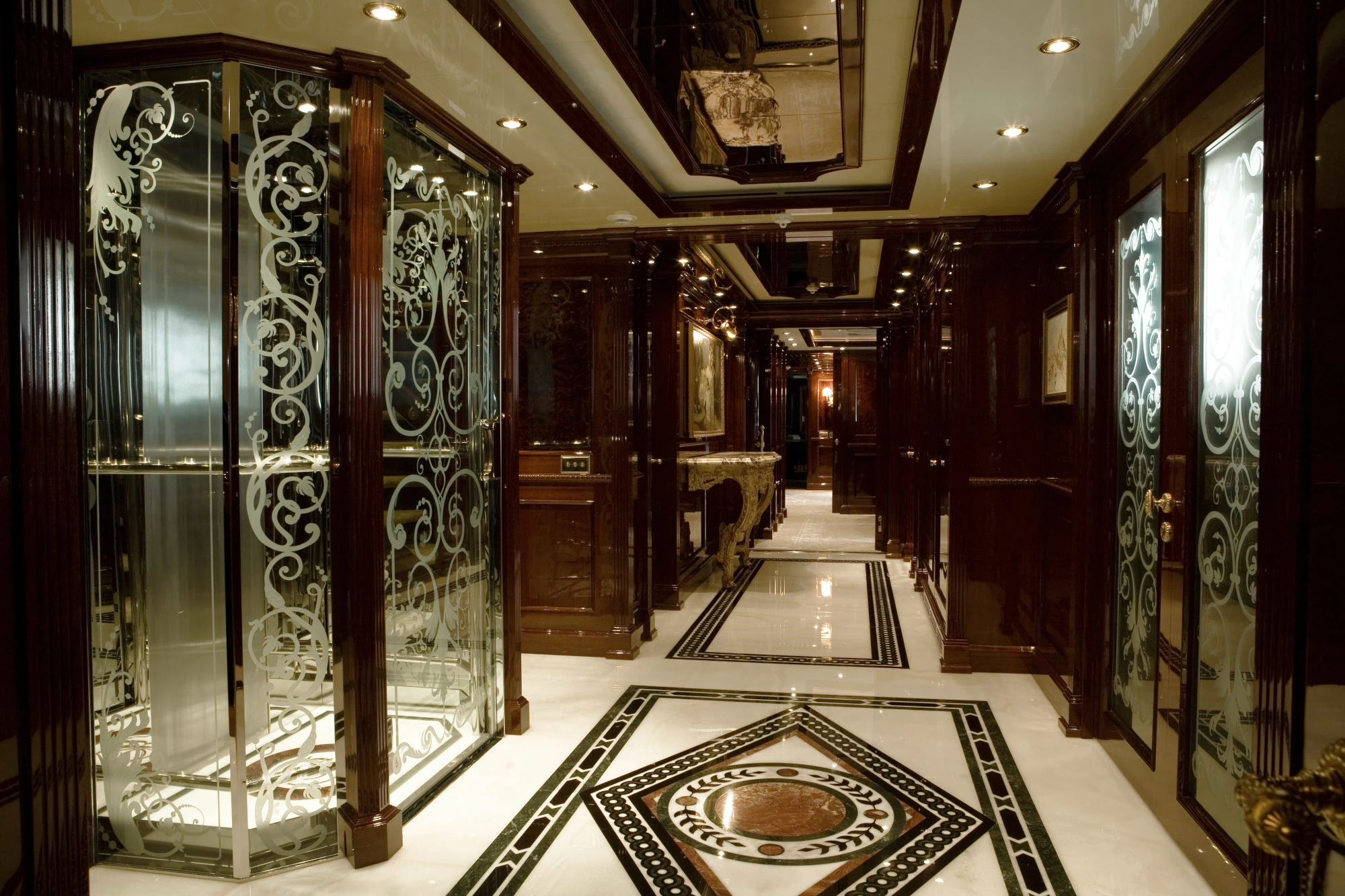 Engraved crystal mirror